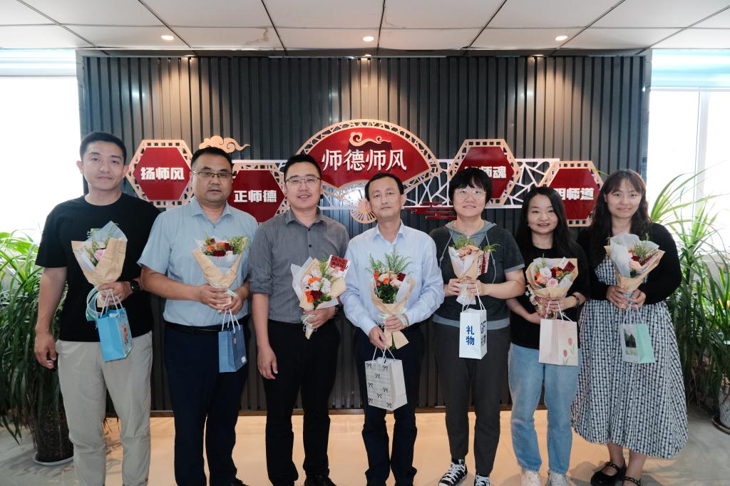 致敬引路人，温情满太阳集团——学院开展教...